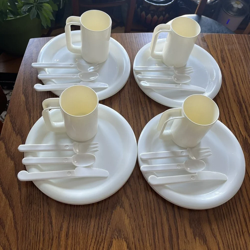 VTG 70s Picnic Camping Travel Set For 4 Heavy Duty White Plastic Acrylic Dishes